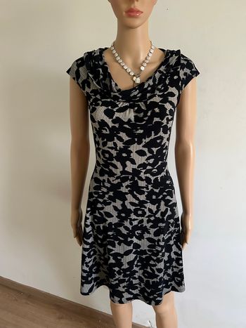 Robe noire et grise LolaLiza taille 38 état satisfaisant (avec défaut)