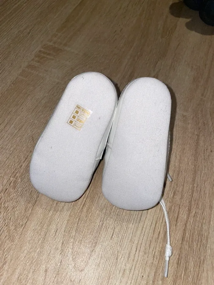 Chaussures bébé grises claires - photo numéro 4