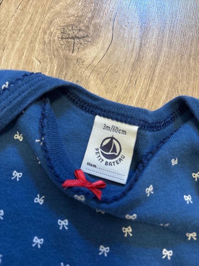 Lot 4 bodies manches courtes 3 mois Petit Bateau - photo numéro 3
