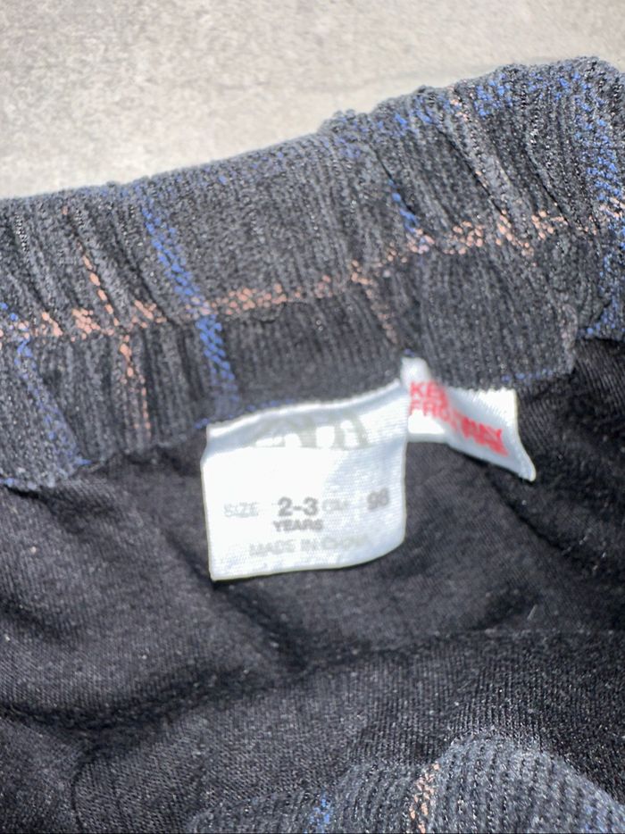 Lot de 2pantalons Zara beige et velours à rayures taille 2/3 ans avec polo beige Okaïdi - photo numéro 6