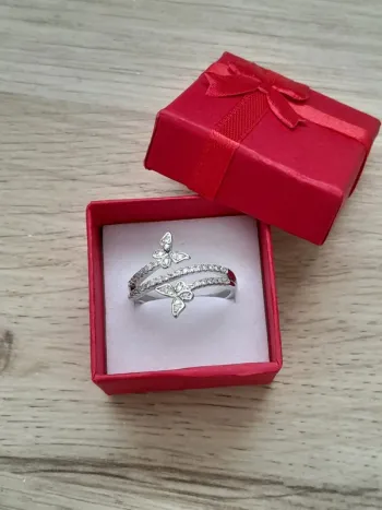 Bague 2 papillons, strass, couleur argentée, taille 60