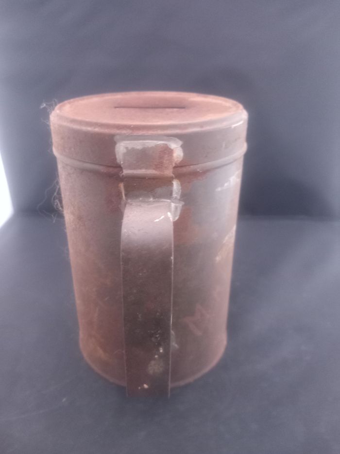 Ancienne tirelire en métal à restaurer - photo numéro 3