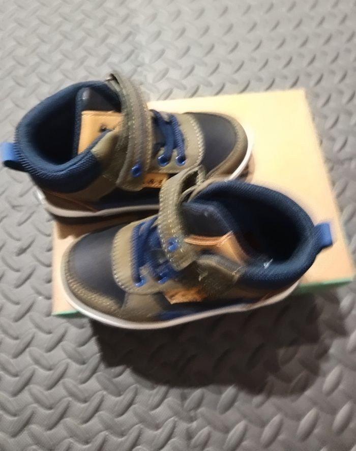 Chaussures neuves pointure 24 - photo numéro 2