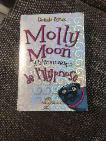 Molly Moon et le livre magique de l'hypnose de Georgia Byng