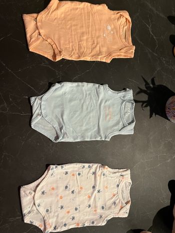 3 bodies sans manche mixte 3 mois