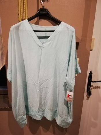 Haut turquoise neuf 54
