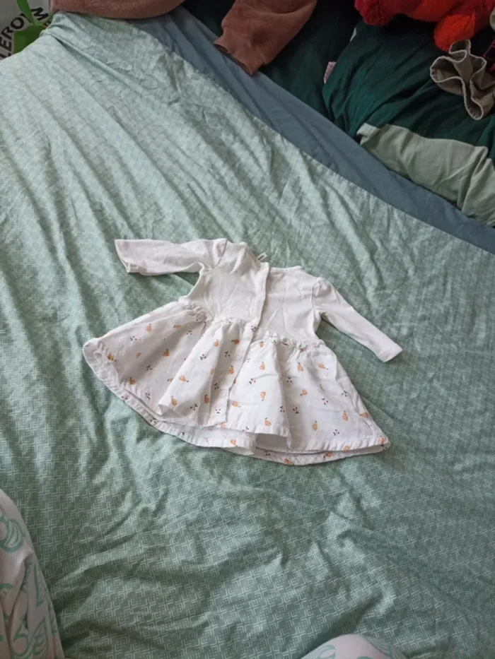 Robe blanche 1 mois - photo numéro 2