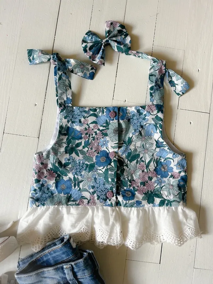 Blouse et noeud liberty créatrice + jean zara 7/8 ans - photo numéro 3