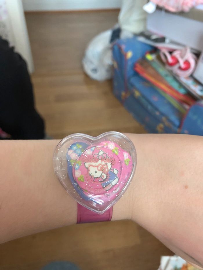 Petit bracelet + stickers Hello Kitty.