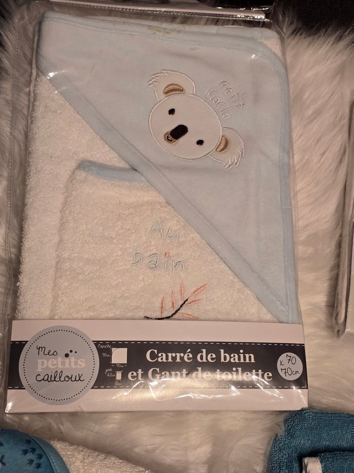 NEUFS 🏷😍🤩👌superbe lot 4 capes de bains et 2 gants de toilettes bébé 🤩😍⚘️⚘️ - photo numéro 7