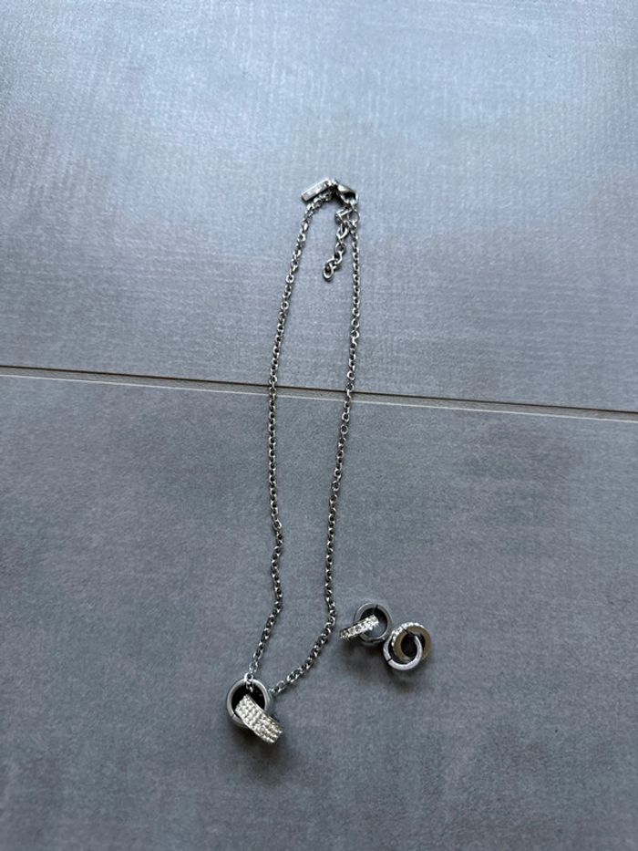 Collier et boucle d’oreille lotus