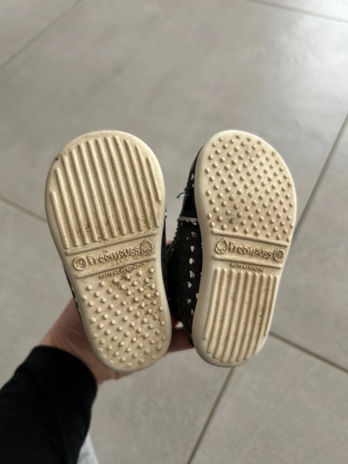 Chaussure 19 - photo numéro 3