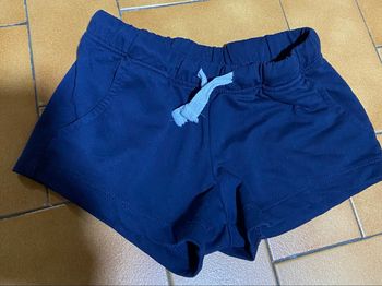 Short bleu 6/8 ans