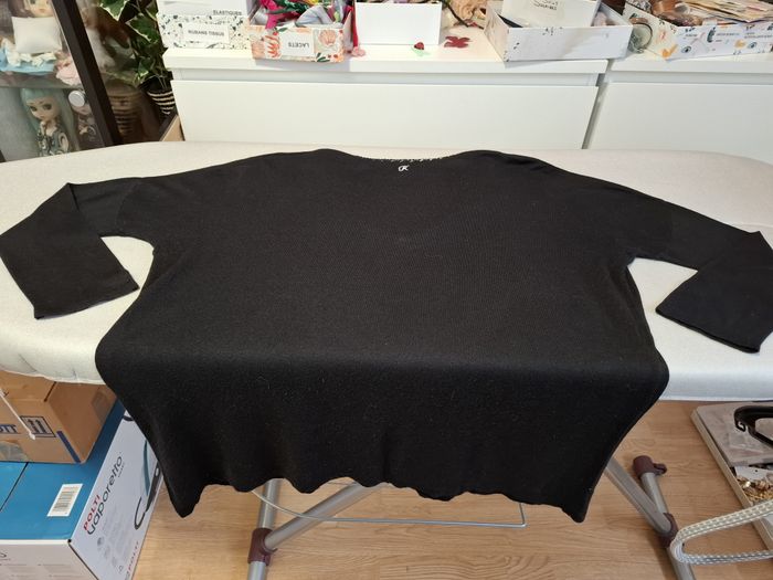 Joli pull femme Kaporal S noir col V tressé doré très bon état - photo numéro 5