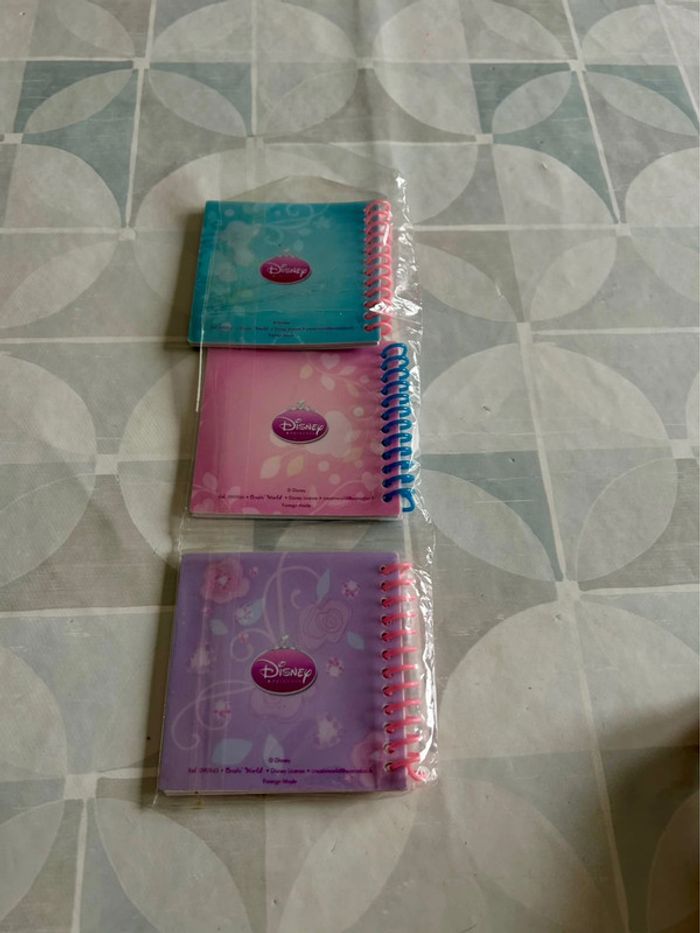 Lot livre Martine + 3 carnets de notes Disney - photo numéro 2