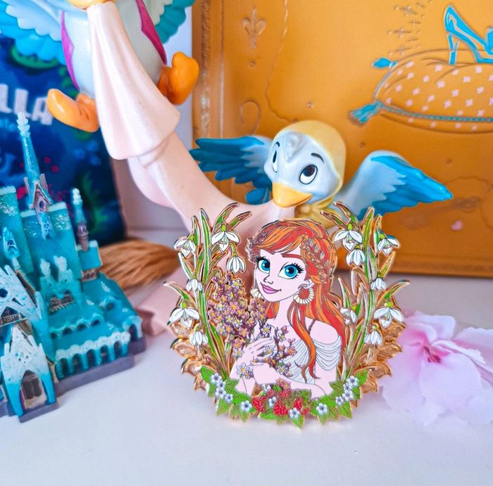 Pin's disney anna la reine des neiges frozen déesse goddess