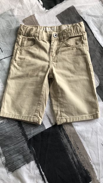 Short beige garçon 4 ans, porté une fois état neuf