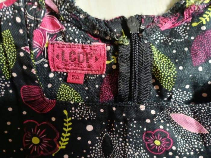 Lot 2 Blouses fleuries  en 5 ans - photo numéro 7