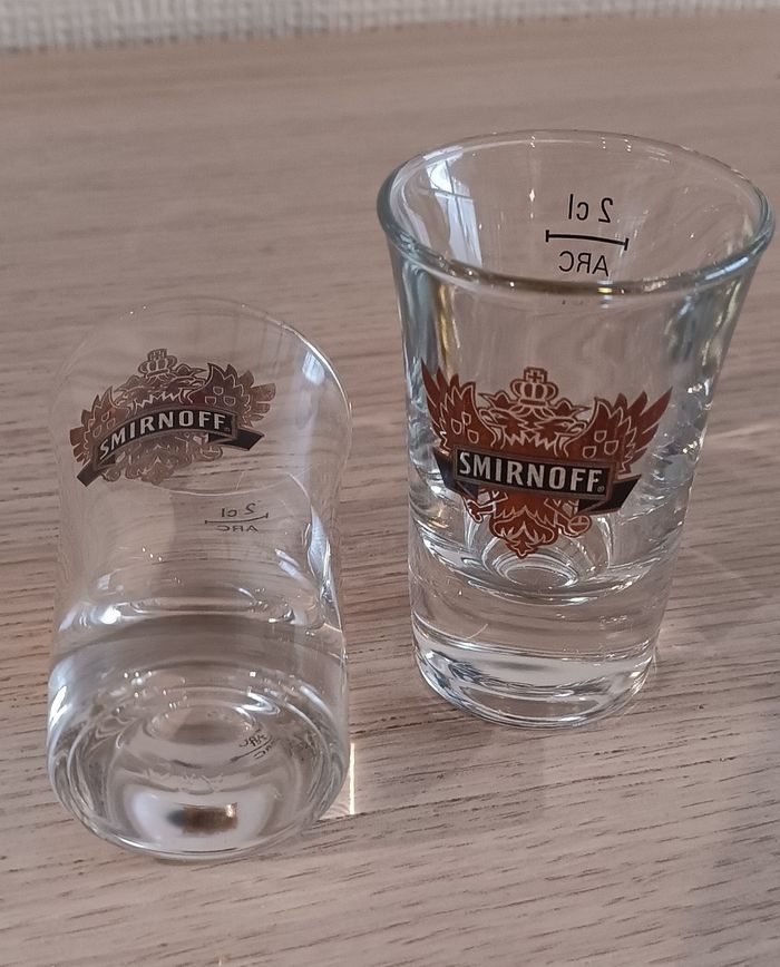 🎉 Lot de 2 Verres Shooter Smirnoff Dorés – Édition Collector ! 🎉 - photo numéro 3