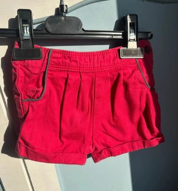 🔴 Short rouge Obaïbi – 12 mois – Très bon état 👶