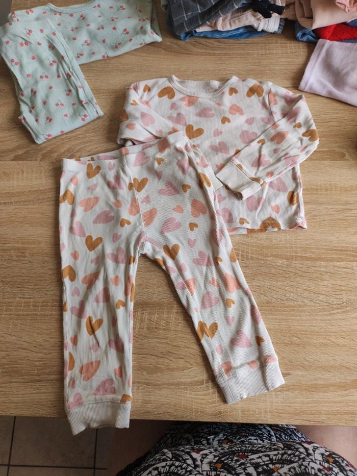 Lot pyjamas - photo numéro 2