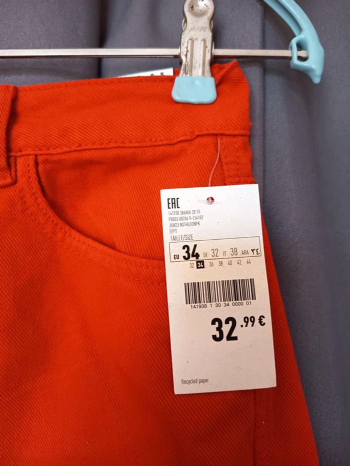 Jeans rouge femme. Marque Pimkie. - photo numéro 2