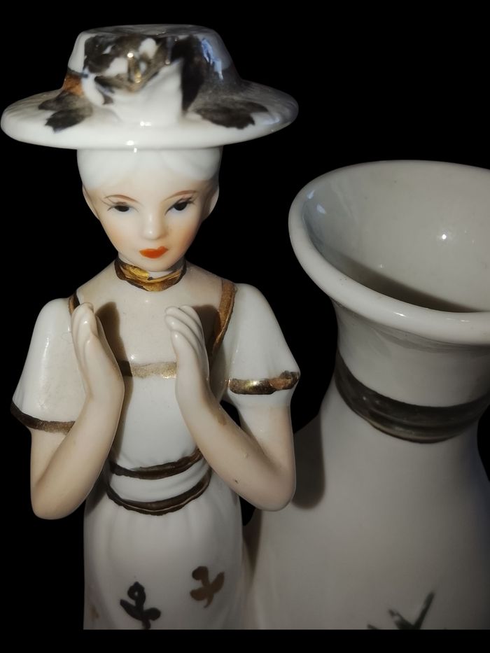 Vase Dame Au Chapeau Porcelaine - photo numéro 4