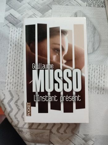 L'instant présent de Guillaume MUSSO très bon état