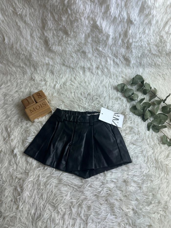 Short similicuir taille 18 mois Zara