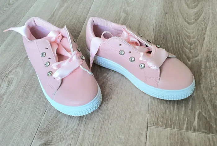 Baskets roses taille 31 Neuves - lacets rubans - photo numéro 2