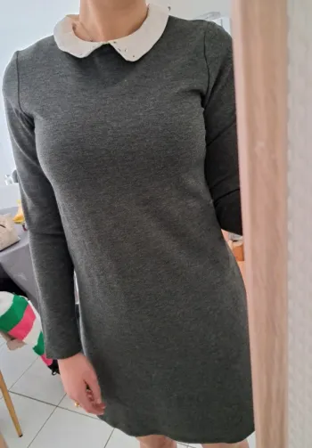 Robe grise à col