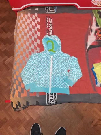 Sweat zippé a capuche 3ans