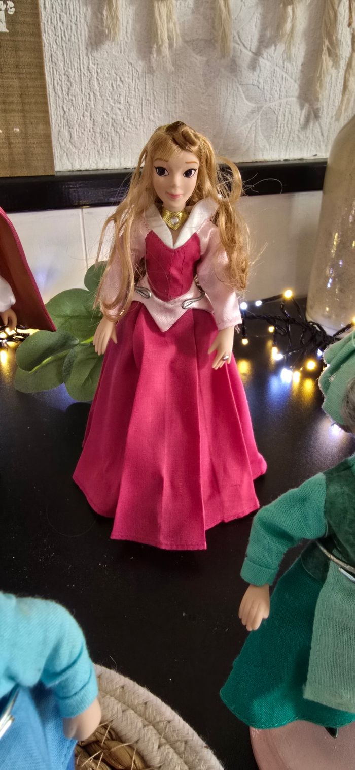 Lot de 7 magnifique poupées de collection porcelaine Disney princesse la belle au bois dormant - photo numéro 4