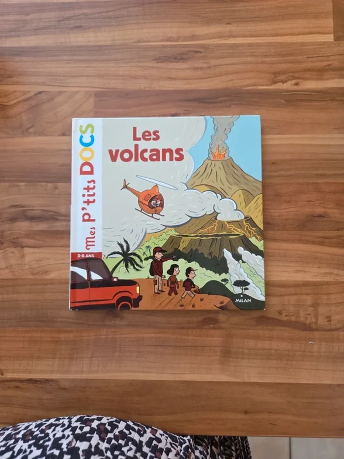 Livre  Mes p'tit docs les volcans