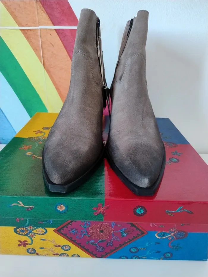 Bottines Lazamani en suede - photo numéro 2
