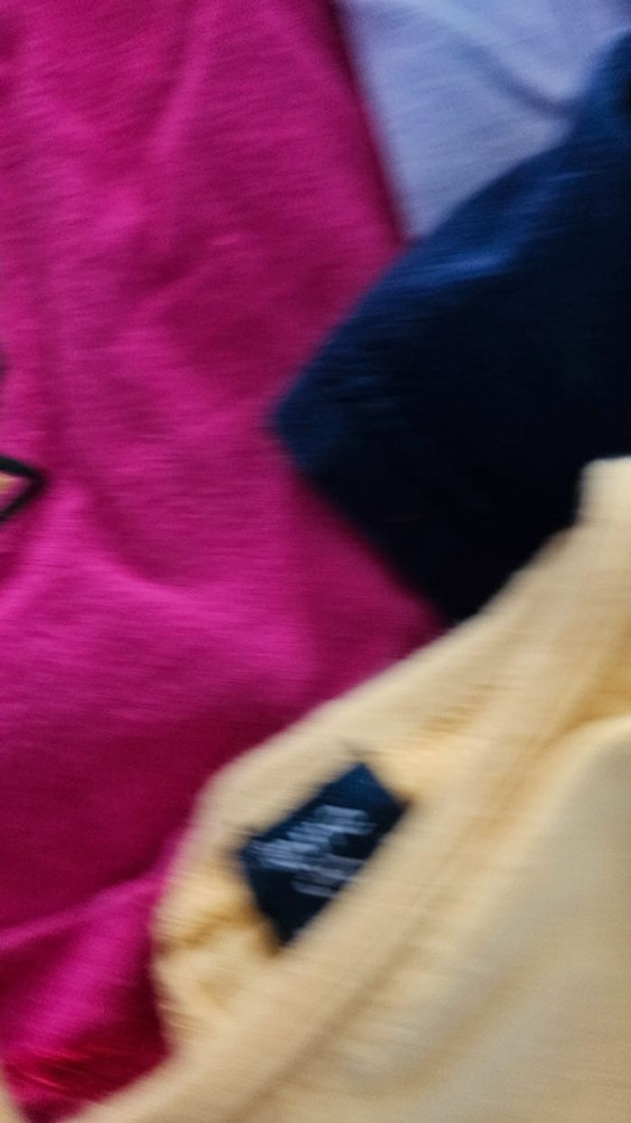 Gros lot 9 t shirt 4 ans - photo numéro 3