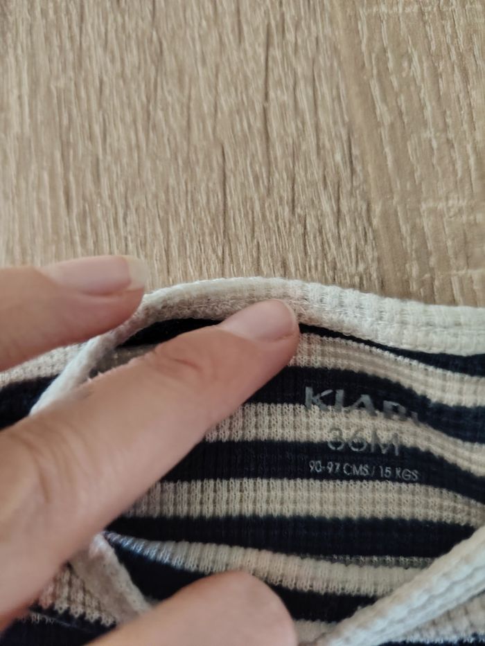 Lot de 2 Bodies en coton 36 mois Kiabi tbe - photo numéro 5