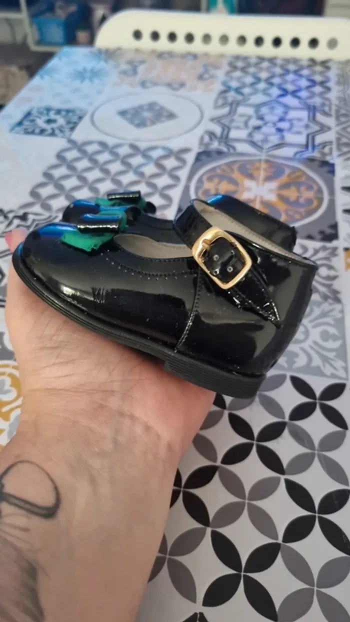 Petite chaussure de marché noir avec nœud vert taille 17 - photo numéro 8