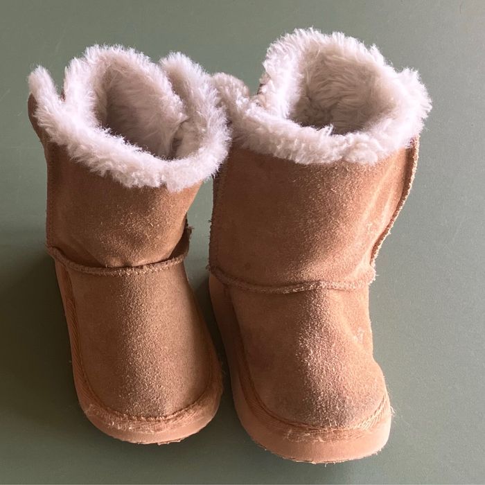 Un pair de bottines en cuir