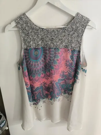 Haut blanc & rose bleu Desigual