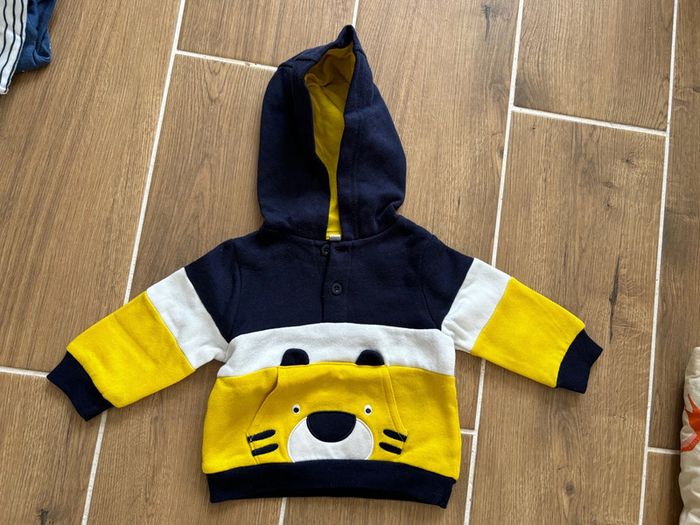 Pull bleu et jaune