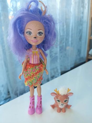 Mini poupée Mattel enchantimals danessa biche  accompagnée de son cerf sprint