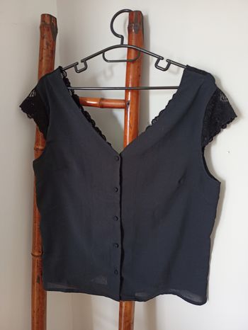 Blouse noire dos en V dentelle