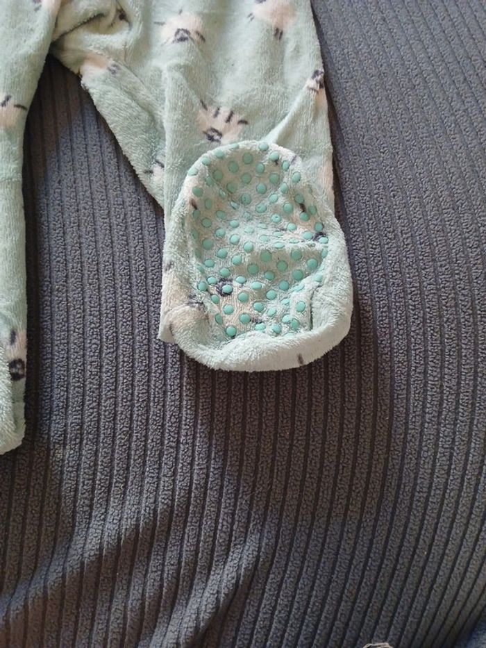 Pyjamas une pièce - photo numéro 6