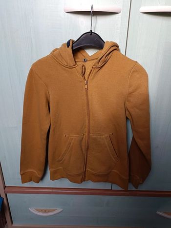 Gilet zippé à capuche