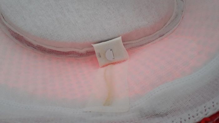 Chapeau rouge à sequins - Lumineux - photo numéro 6