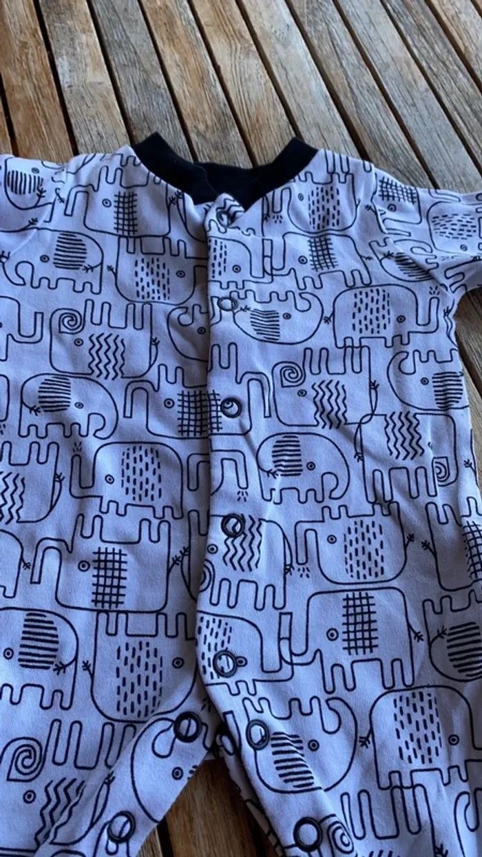 Pyjama - 1 mois - photo numéro 3