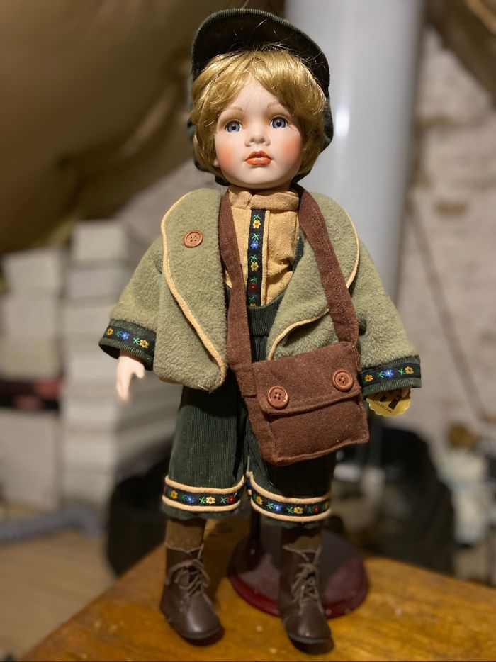 Poupée de collection en porcelaine de Rf collection