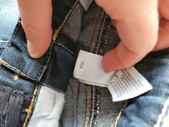 Shorts en jeans et t-shirts garcon 4 ans, très bon état. - photo numéro 4