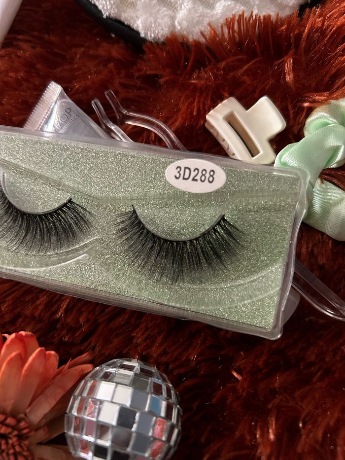 Lot d’accessoires de maquillage - photo numéro 2